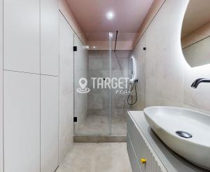 PREDAJ : 4 izbový po kompletnej luxusnej rekonštrukcii so zariadením