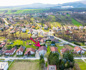 PRENÁJOM : 4-izbový nezariadený byt s terasou a vlastným pozemkom v Prašiciach pri Duchonke