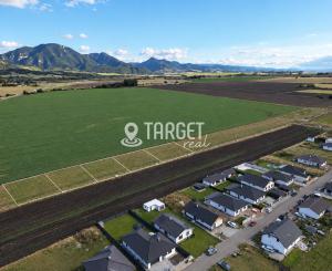 Stavebný pozemok 700 m² | IS, rovinatý terén, okamžitá výstavba | Rakovo, Martin
