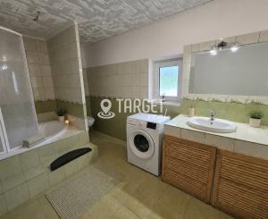 REZERVOVANÝ - TARGETreal | Rodinný dom pri potoku – Košeca