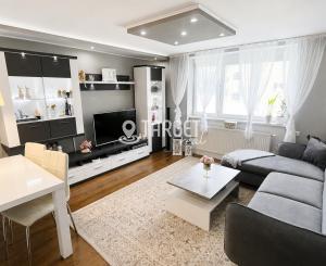 TARGETreal | 3-izbový byt s krbovou pecou v centre Turčianskych Teplíc | 74 m²