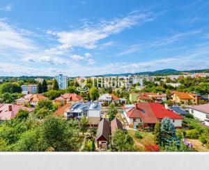 PRIESTRANNÝ 2-IZBOVÝ BYT S VEĽKÝM ZASTREŠENÝM BALKÓNOM – FONČORDA, WOLKEROVA ULICA