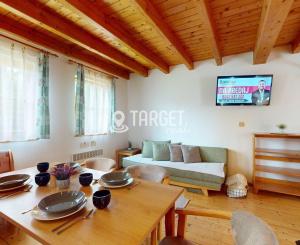 TARGETreal | Na predaj zariadená chatka v Holiday Village Tatralandia – ideálna na oddych alebo ako investícia