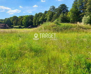 TARGETreal | Slnečný stavebný pozemok 1 208 m² v Mošovciach – pokojné bývanie blízko parku