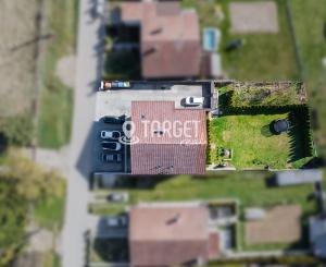 PREDAJ : priestranný 4 izbový byt neďaleko mesta Topoľčany v obci Prašice s vlastnou predzáhradkou