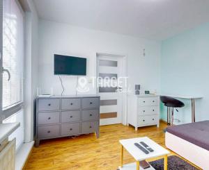 PREDAJ : 1-IZBOVÝ BYT PO REKONŠTRUKCII S BALKÓNOM, OKRUŽNÁ ulica
