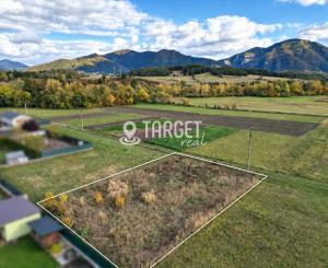 Slnečný stavebný pozemok 829 m², nádherné prostredie, Ďanová
