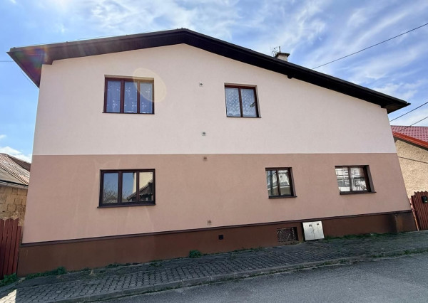 TARGETreal | Rodinný dom s dvomi bytovými jednotkami v srdci Turčianskych Teplíc – bývanie aj investícia v jednom