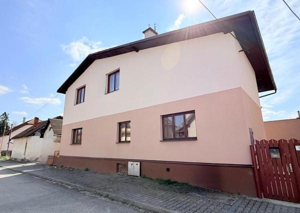TARGETreal | Rodinný dom s dvomi bytovými jednotkami v srdci Turčianskych Teplíc – bývanie aj investícia v jednom