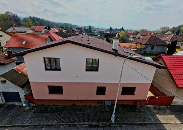 TARGETreal | Rodinný dom s dvomi bytovými jednotkami v srdci Turčianskych Teplíc – bývanie aj investícia v jednom
