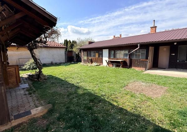 TARGETreal | Rodinný dom s dvomi bytovými jednotkami v srdci Turčianskych Teplíc – bývanie aj investícia v jednom