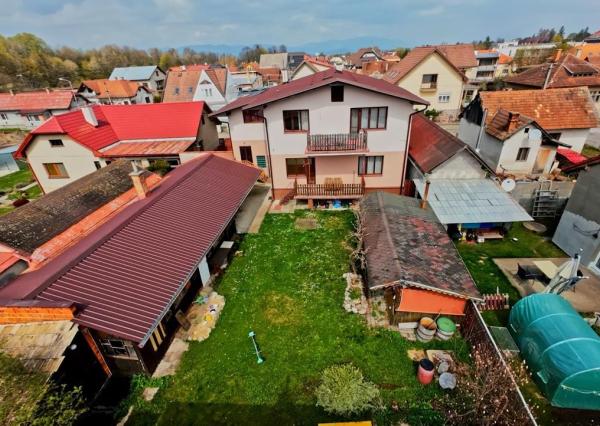 TARGETreal | Rodinný dom s dvomi bytovými jednotkami v srdci Turčianskych Teplíc – bývanie aj investícia v jednom