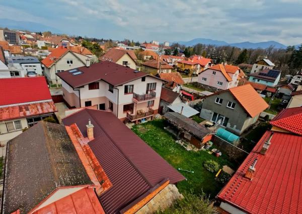 TARGETreal | Rodinný dom s dvomi bytovými jednotkami v srdci Turčianskych Teplíc – bývanie aj investícia v jednom