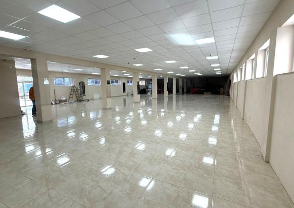 Na predaj komerčný objekt s výbornou dostupnosťou – sklad, showroom alebo predajná plocha (Diviaky, Turčianske Teplice)