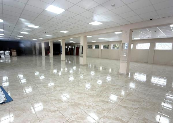 Na predaj komerčný objekt s výbornou dostupnosťou – sklad, showroom alebo predajná plocha (Diviaky, Turčianske Teplice)