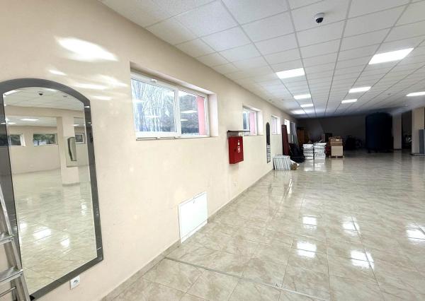 Na predaj komerčný objekt s výbornou dostupnosťou – sklad, showroom alebo predajná plocha (Diviaky, Turčianske Teplice)