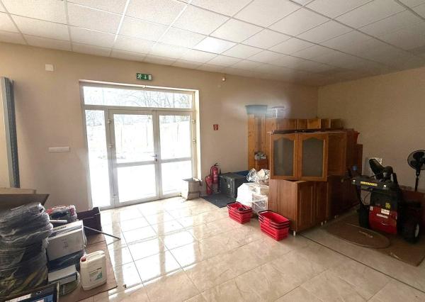 Na predaj komerčný objekt s výbornou dostupnosťou – sklad, showroom alebo predajná plocha (Diviaky, Turčianske Teplice)