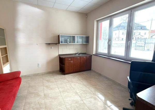 Na predaj komerčný objekt s výbornou dostupnosťou – sklad, showroom alebo predajná plocha (Diviaky, Turčianske Teplice)