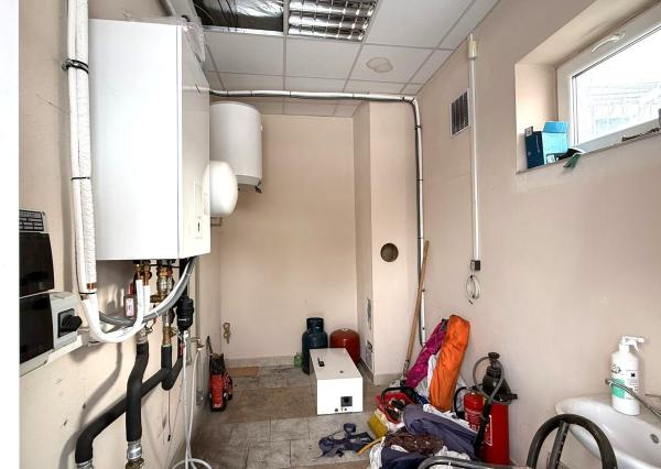 Na predaj komerčný objekt s výbornou dostupnosťou – sklad, showroom alebo predajná plocha (Diviaky, Turčianske Teplice)
