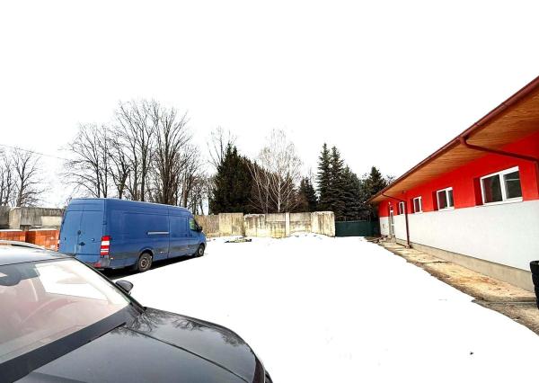 Na predaj komerčný objekt s výbornou dostupnosťou – sklad, showroom alebo predajná plocha (Diviaky, Turčianske Teplice)