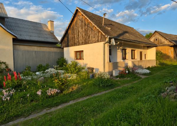 Starý rodinný dom v centre obce Košeca – investičná príležitosť