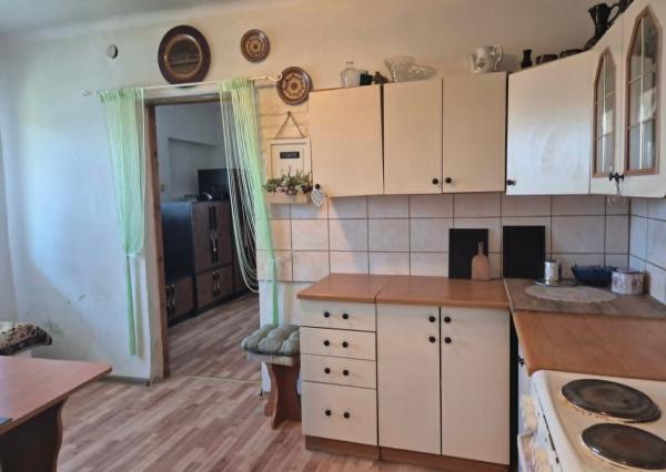 Starý rodinný dom v centre obce Košeca – investičná príležitosť