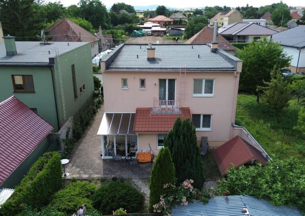 Veľký 6-izbový dom s garážou vo Veľkých Ripňanoch