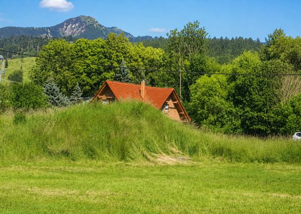 TARGETreal | Slnečný stavebný pozemok 1 208 m² v Mošovciach – pokojné bývanie blízko parku