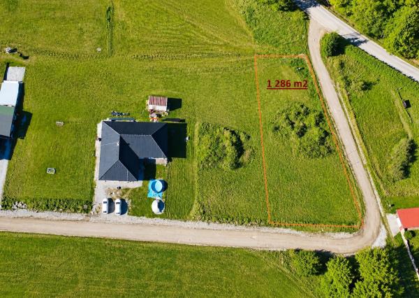 TARGETreal | Slnečný rohový stavebný pozemok 1 286 m² v Mošovciach