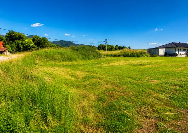 TARGETreal | Slnečný rohový stavebný pozemok 1 286 m² v Mošovciach