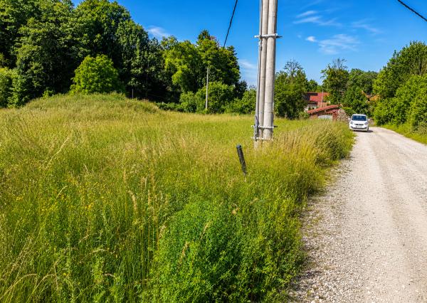TARGETreal | Slnečný rohový stavebný pozemok 1 286 m² v Mošovciach