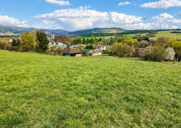 TARGETreal | Veľkorysý stavebný pozemok 1,2 ha v obci Sklené, okres Turčianske Teplice