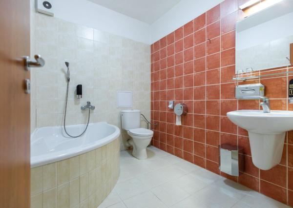 TARGETreal |  NA PREDAJ!      Nádherný HOTEL PANORÁMA s reštauráciou a wellness  