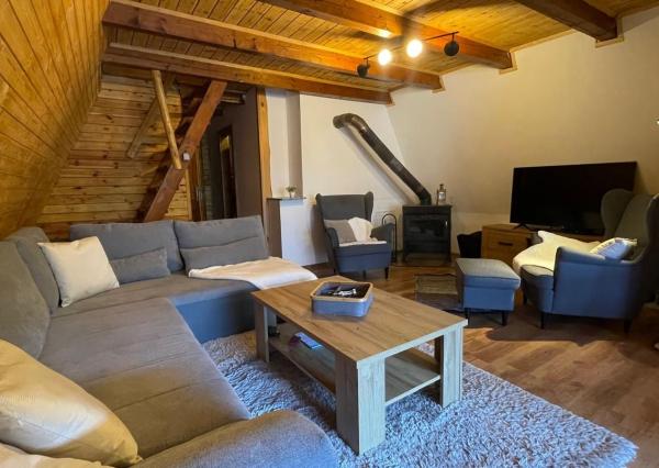 TARGETreal | NA PREDAJ REKREAČNÁ CHATA S 5 STAVEBNÝMI POZEMKAMI, VALČA