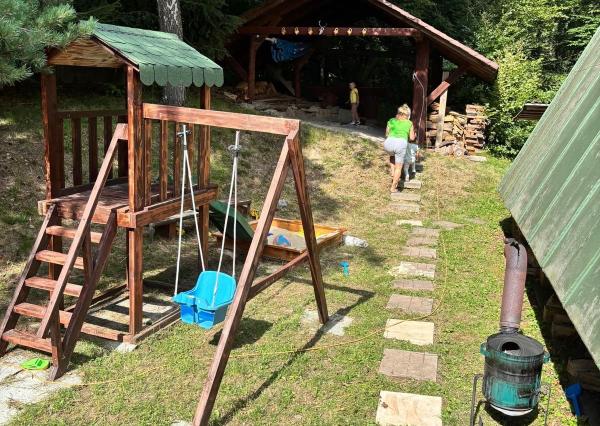 TARGETreal | NA PREDAJ REKREAČNÁ CHATA S 5 STAVEBNÝMI POZEMKAMI, VALČA