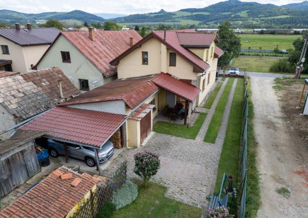 Rezervované - TARGETreal | Na predaj 7-izbový dvojgeneračný rodinný dom v Kotešovej s veľkým pozemkom