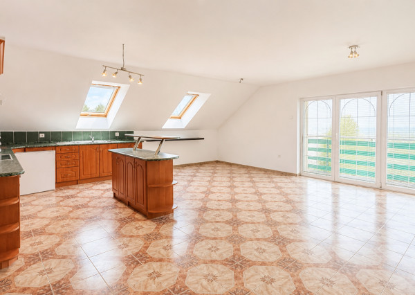 TARGETreal | Polyfunkčný dom: bývanie na poschodí, prevádzka na prízemí | Turčianske Teplice
