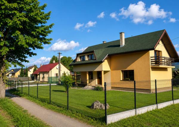 TARGETreal | Polyfunkčný dom: bývanie na poschodí, prevádzka na prízemí | Turčianske Teplice