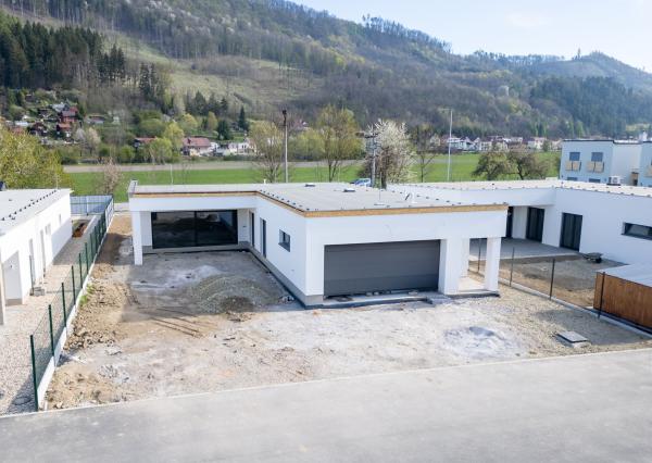 TARGETreal | Exkluzívna novostavba 4-izbového bungalovu s dvojgarážou – Teplička nad Váhom