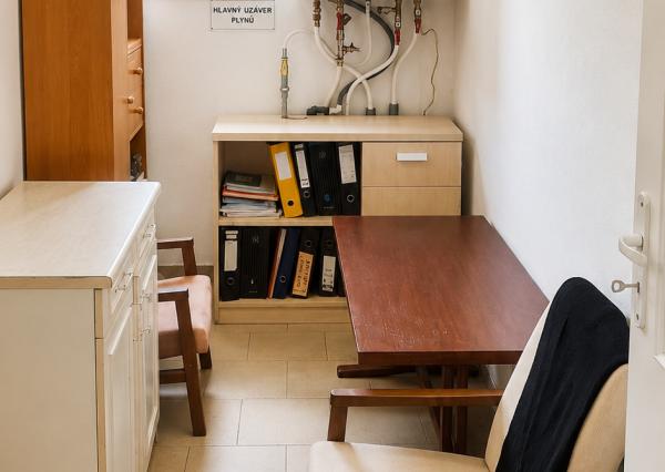 TARGETreal  ponúka na predaj samostatný prevádzkový priestor blízko centra Turčianskych Teplíc – ambulancia, služby, kancelária alebo predajňa
