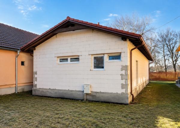 TARGETreal  ponúka na predaj samostatný prevádzkový priestor blízko centra Turčianskych Teplíc – ambulancia, služby, kancelária alebo predajňa