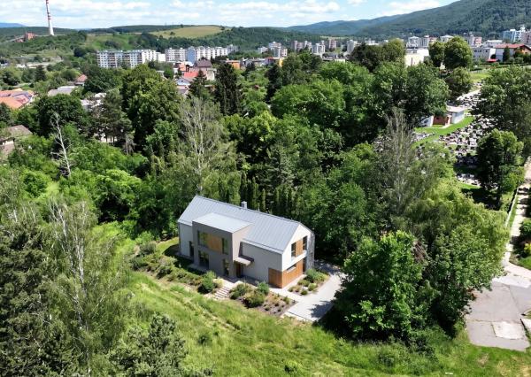 PREDAJ : pozemok pre Vás vysnívaný domov - ideálne miesto pre pokojné bývanie v meste Zvolen