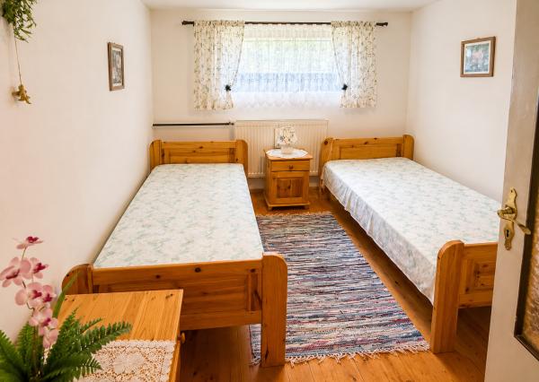 TARGETreal | Na predaj rodinný dom s veľkou záhradou, garážou a hospodárskou budovou v pokojnom prostredí obce Sklené blízko Turčianskych Teplíc