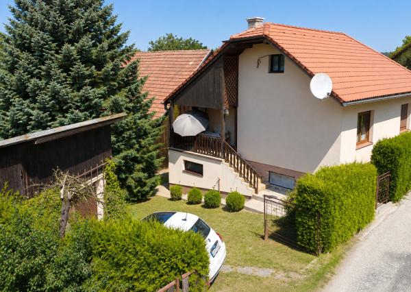 TARGETreal | Na predaj rodinný dom s veľkou záhradou, garážou a hospodárskou budovou v pokojnom prostredí obce Sklené blízko Turčianskych Teplíc
