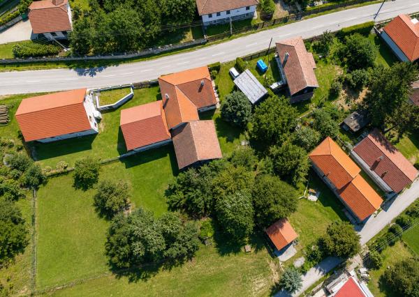 TARGETreal | Na predaj rodinný dom s veľkou záhradou, garážou a hospodárskou budovou v pokojnom prostredí obce Sklené blízko Turčianskych Teplíc