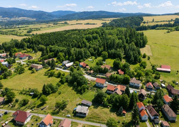 TARGETreal | Na predaj rodinný dom s veľkou záhradou, garážou a hospodárskou budovou v pokojnom prostredí obce Sklené blízko Turčianskych Teplíc