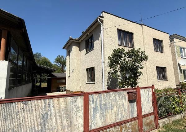 TARGETreal | NA PREDAJ: Rodinný dom s halou na pozemku 1 485 m² - priestor pre bývanie aj podnikanie