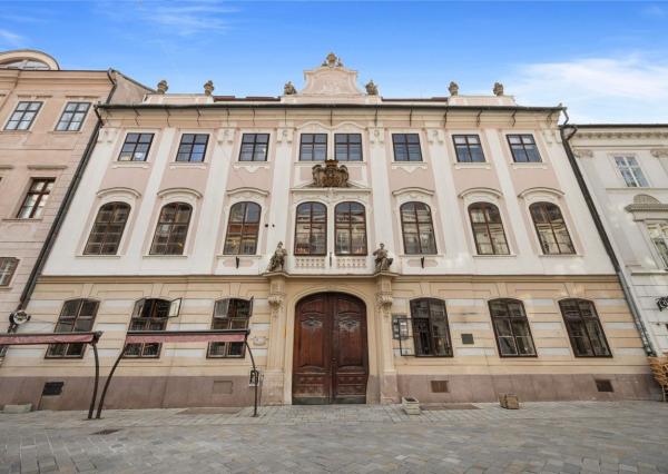 Na predaj, výnimočná historická budova, Staré mesto