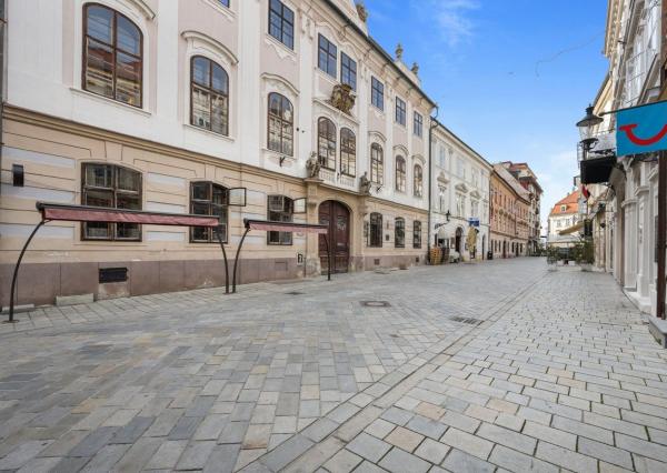 Na predaj, výnimočná historická budova, Staré mesto
