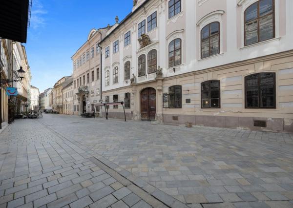 Na predaj, výnimočná historická budova, Staré mesto